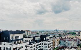 Silk Apartment - Netflix - Parking